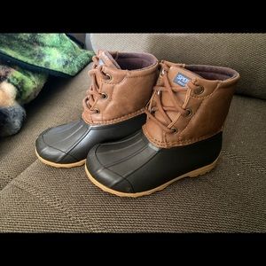 Boys port boot sperrys